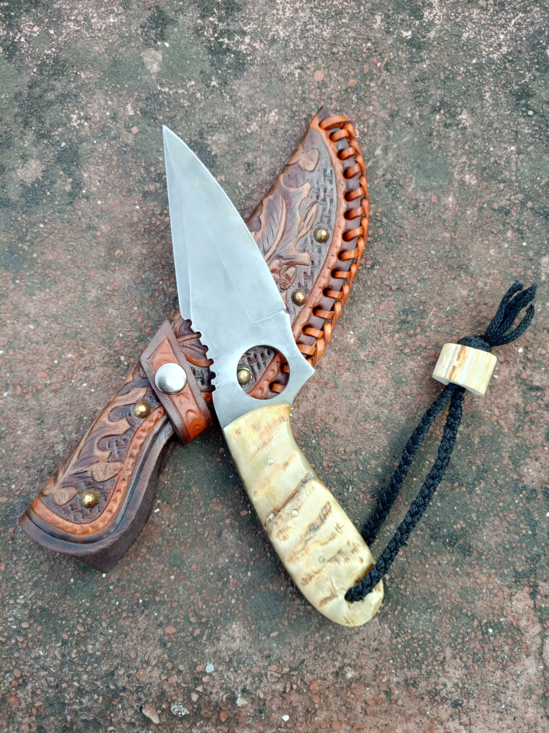 Hunting knife Handle ramhorn blade stainless steel J2 with sheath